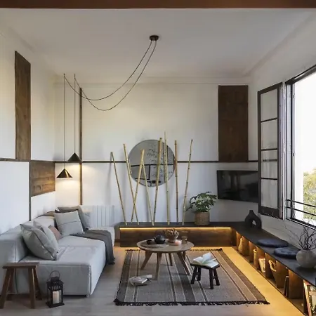 Apartment In The Heart Of *